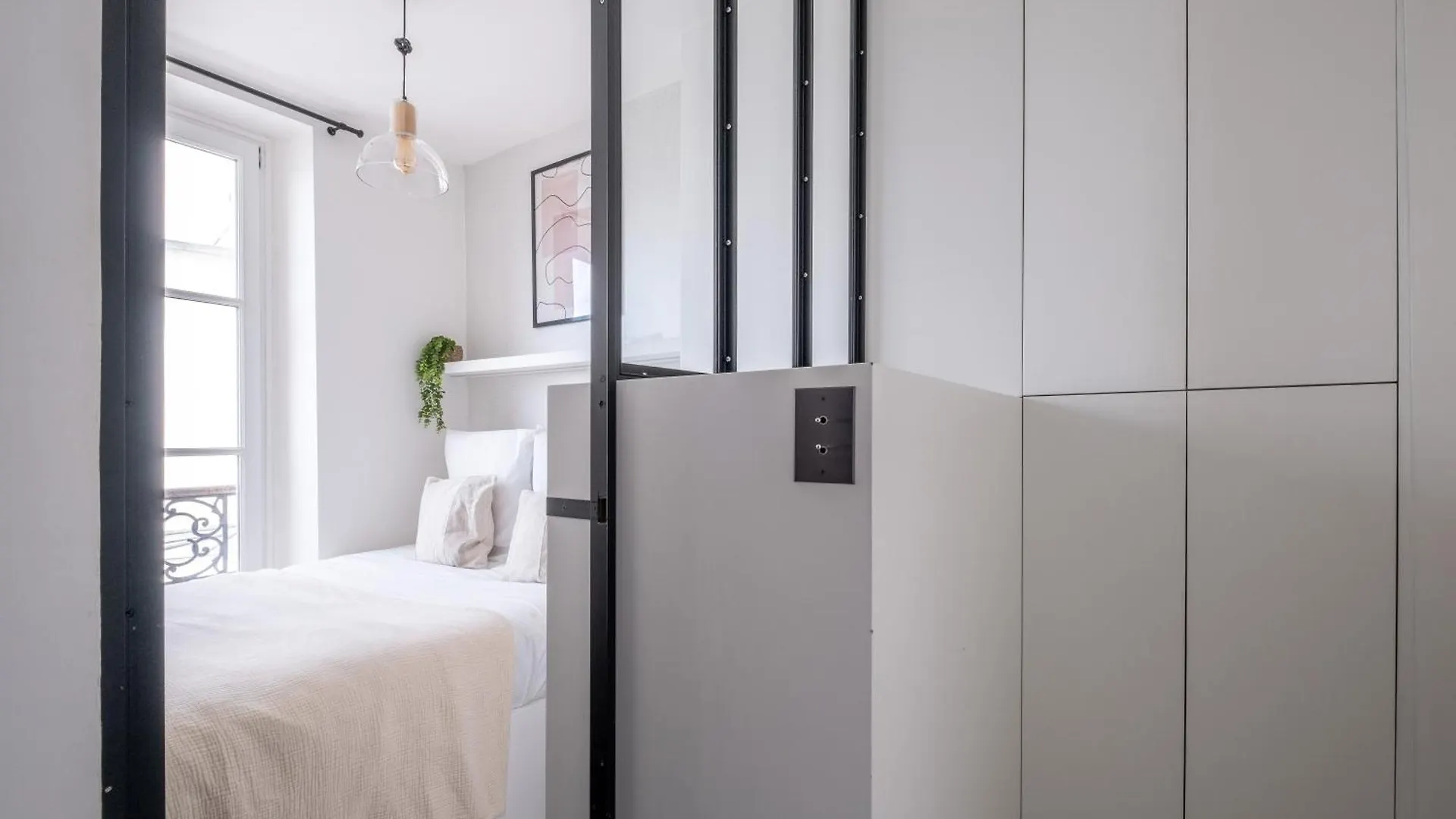 Апартаменты Fastueux Appartement Au Pied De Montmartre Париж