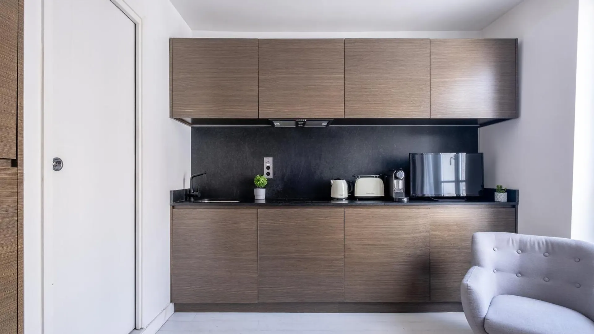 Fastueux Appartement Au Pied De Montmartre Париж
